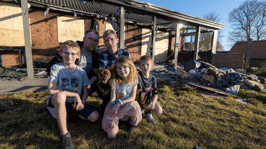 Autistisches Kind rettet seine Schwester und den Hund aus einem Feuer