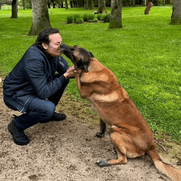 Mort du chien d’Alain-Fabien Delon : enquête et tensions familiales autour d’un drame bouleversant